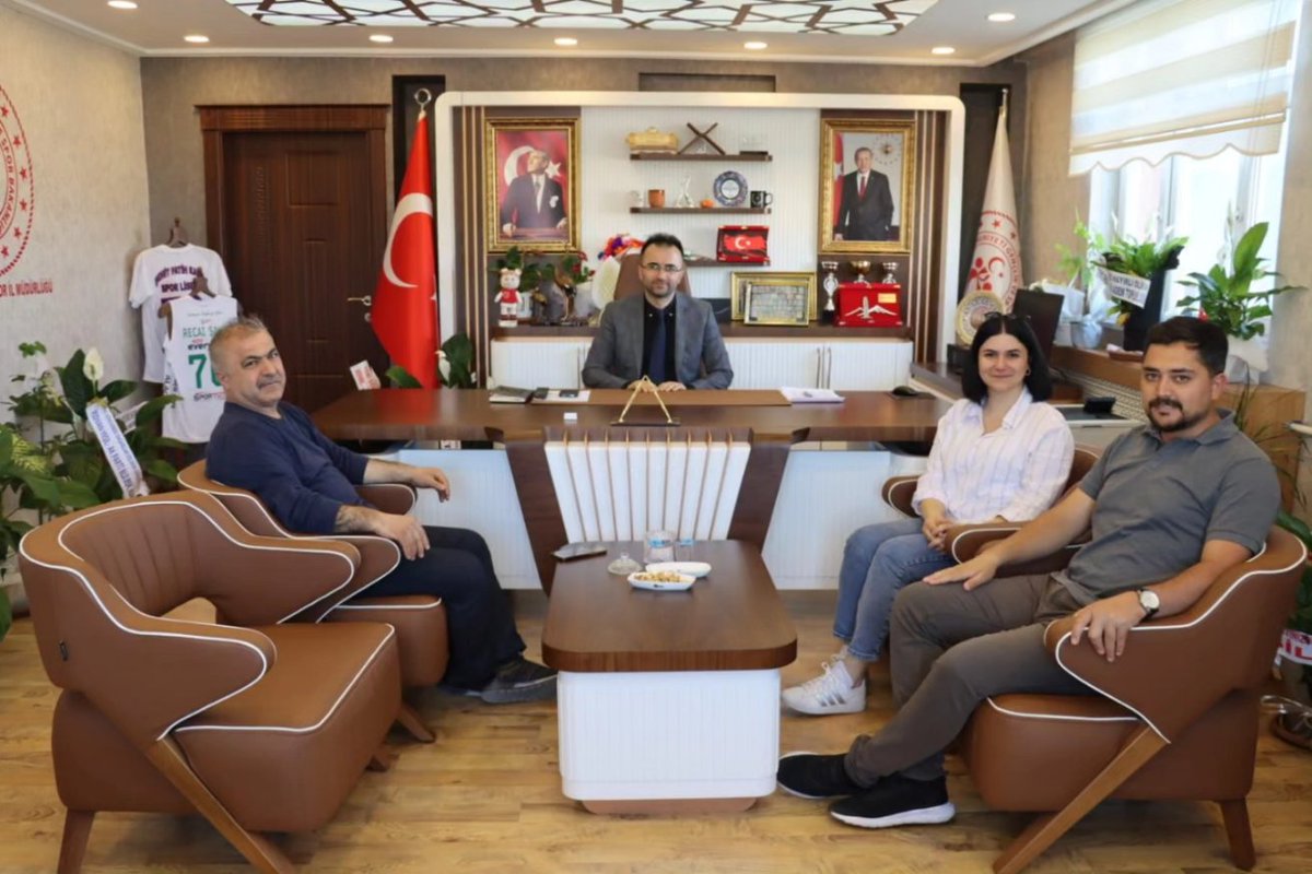 Eşim <a href="/Yasemengil/">Yasemengil</a> ile birlikte Gençlik ve Spor İl Müdürümüz Sn. <a href="/recaisahinn/">Recai ŞAHİN</a> i ziyaret ettik. Kıymetli müdürümüze nazik misafirperverliği için teşekkür eder görevinde başarılar dileriz.