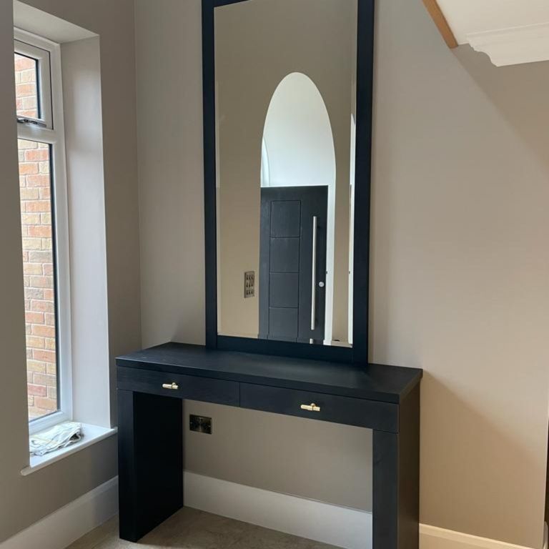 Enhance your hallway or living room with the perfect bespoke console table! Use it to displaying your favourite pieces, or as a functional storage solution with drawers or shelves to keep keys, post, and other essentials organised. Ready to add a touch of Stirling to your space?