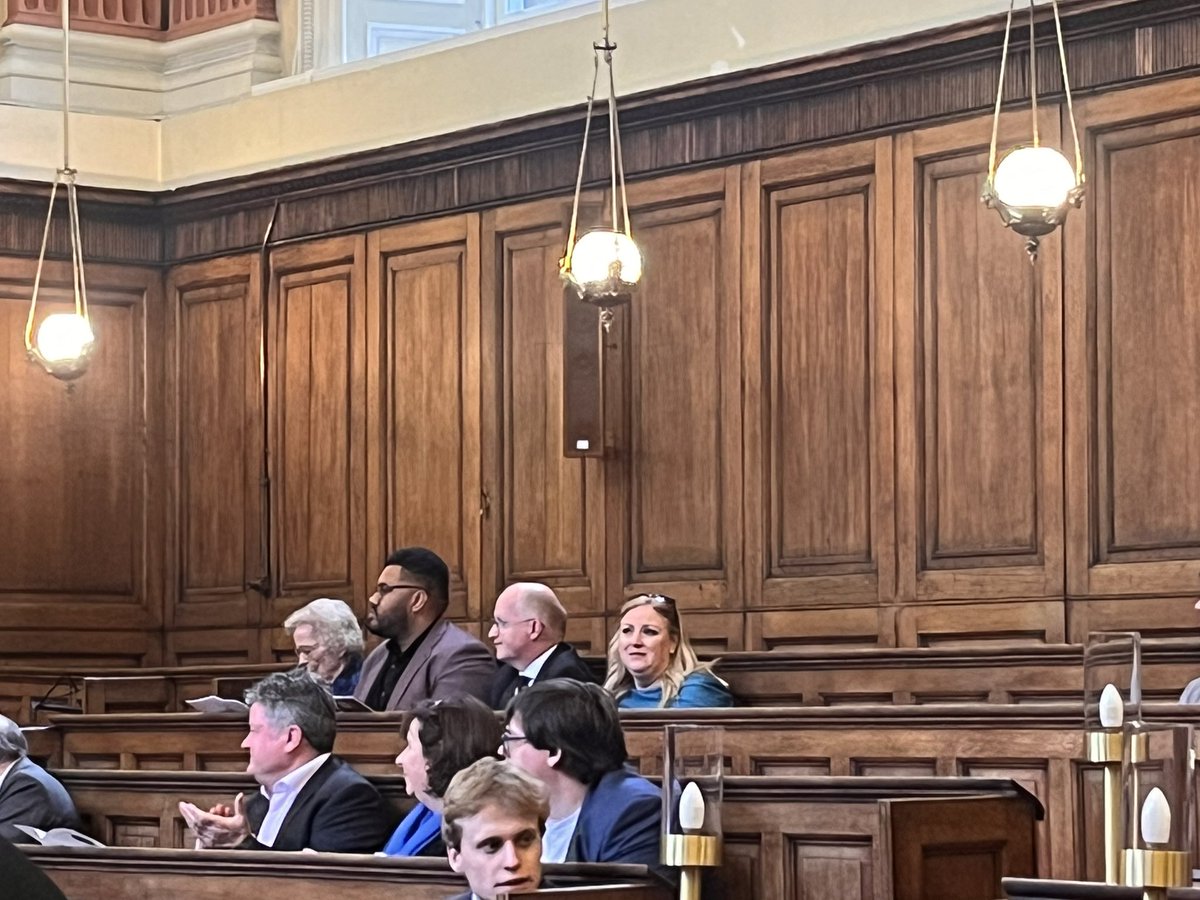 My fiancé sitting beside former president Mary Robinson 🌹 A great event organised by @TheHist discussing ‘Irish Identity in a globalised 21st century’ Very proud 👏🏻