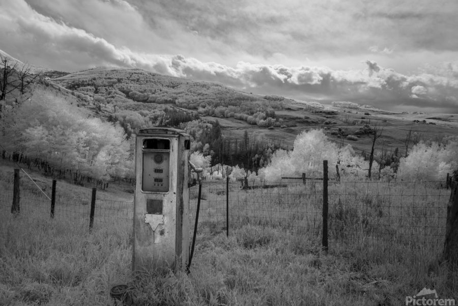 Black and White photography from the San Juan Mountains of Colorado. #art #landscapephoto #photography #colorado #art4sale #homedecor #giftidea #artlovers Click here for details and pricing buff.ly/49CLR2G