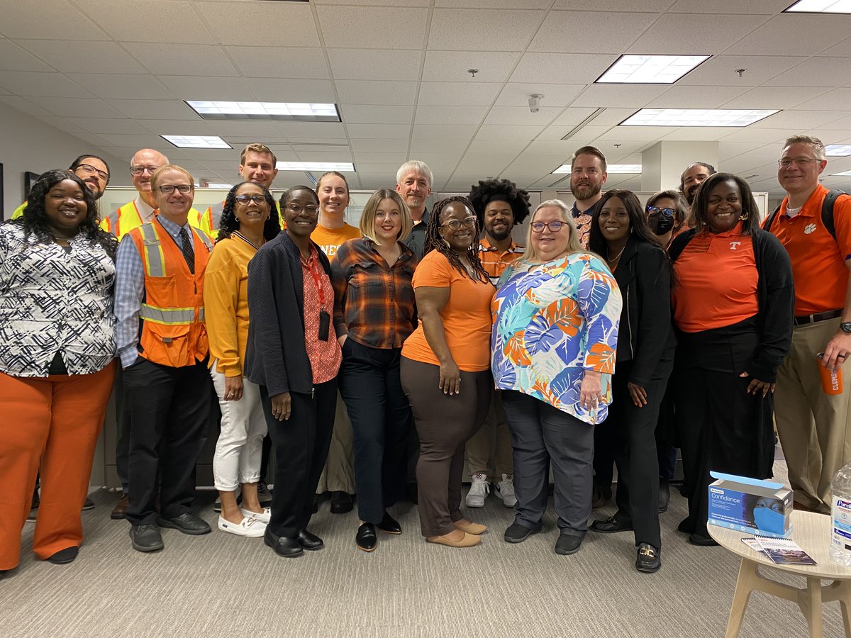 FHWA's Tennessee Division is wearing orange today in support of #WorkZone safety. #Orange4Safety #OrangeForSafety #NWZAW #NWZAW2024 #SafeWorkZonesForAll #SafeWorkZones
