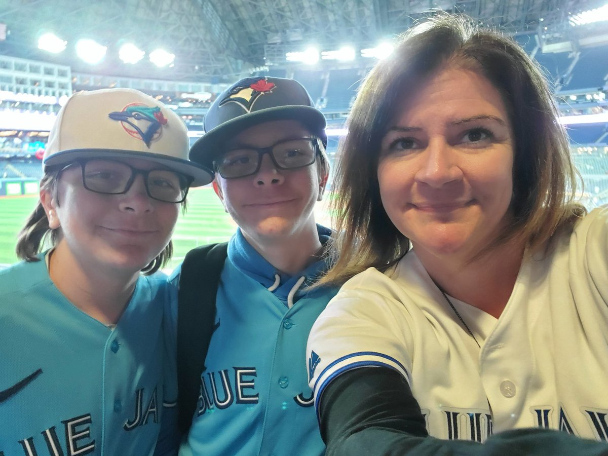 twintrospective's tweet photo. Looking forward to watching the @BlueJays play the Yankees this afternoon! Go Jays! #TOTHECORE https://t.co/f5OnJhwnd3