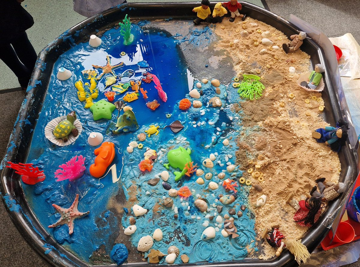 eyfsarkvic's tweet photo. RT have been getting ready for the season summer🌞 They had lovely discussions about their past adventures at the beach⛱️ & were able to create their own amazing beach setting😎 #summerherewecome
#teamarkvic #summerholidays #UTW #Creatingwithmaterials #looseparts #smallworld https://t.co/4FnIzntqWX