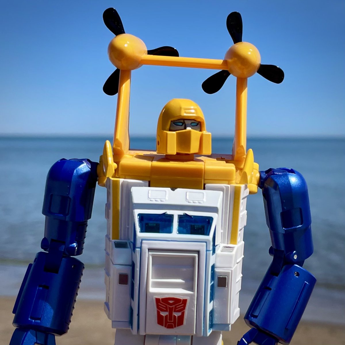 Never fear, Seasprrrray is here! 🌊

#Transformers #toys #Autobots #Seaspray #Xtransbots #minibots #g1