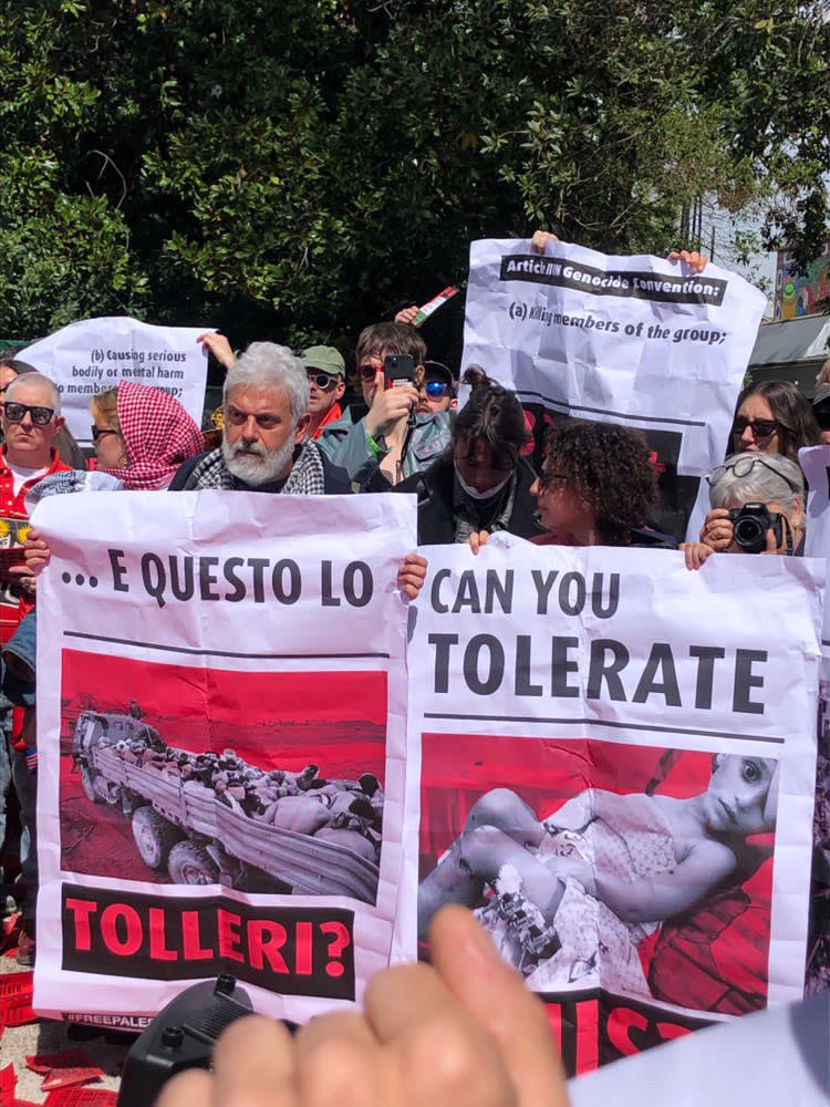 States of oppression confronted by ANGA

No business as normal for any state supporting Israel’s genocide against the Palestinians. 

SHAME ON YOU!

SHUT IT DOWN!

#BiennaleArte2024 #labiennaledivenezia #venicebiennale2024 #foreignerseverywhere #labiennaledivenezia2024