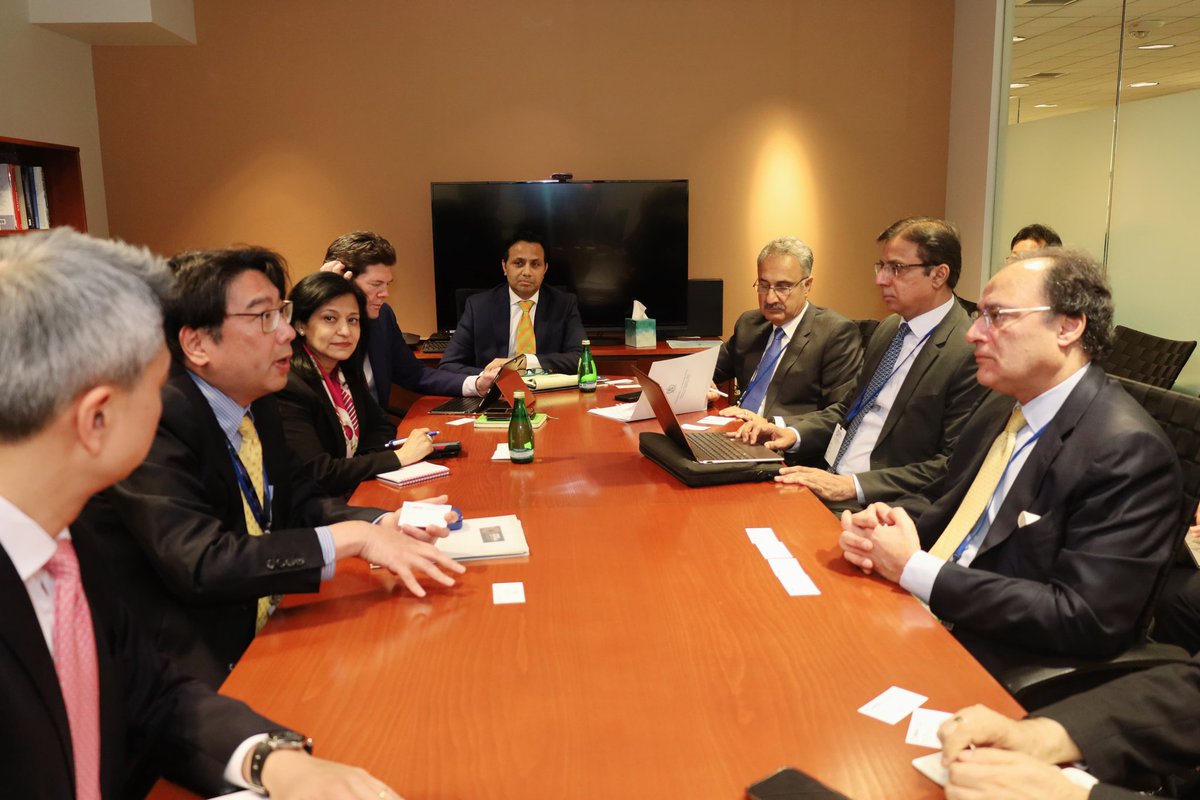 Finance Minister,Mr. Muhammad Aurangzeb,met with Mr. Hiroshi Matano, Executive VP, MIGA. Appreciated MIGA’s continued support to Pakistan’s in attracting foreign investments. Discussed ongoing economic reforms, investment climate & measures to enhance investor confidence. (1/2)