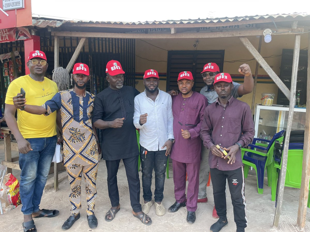 Omoegbe24's tweet photo. 📌Special thanks from my ward chairman Senior Comr. Ken Omoruyi and his executive’s to Comr. Gideon @gideonlink for supporting us with 27 face cap. I specially appreciate Comr. Stephen @PeterObiUSA for his support towards a better Edorado. https://t.co/T9VUqNlfDT