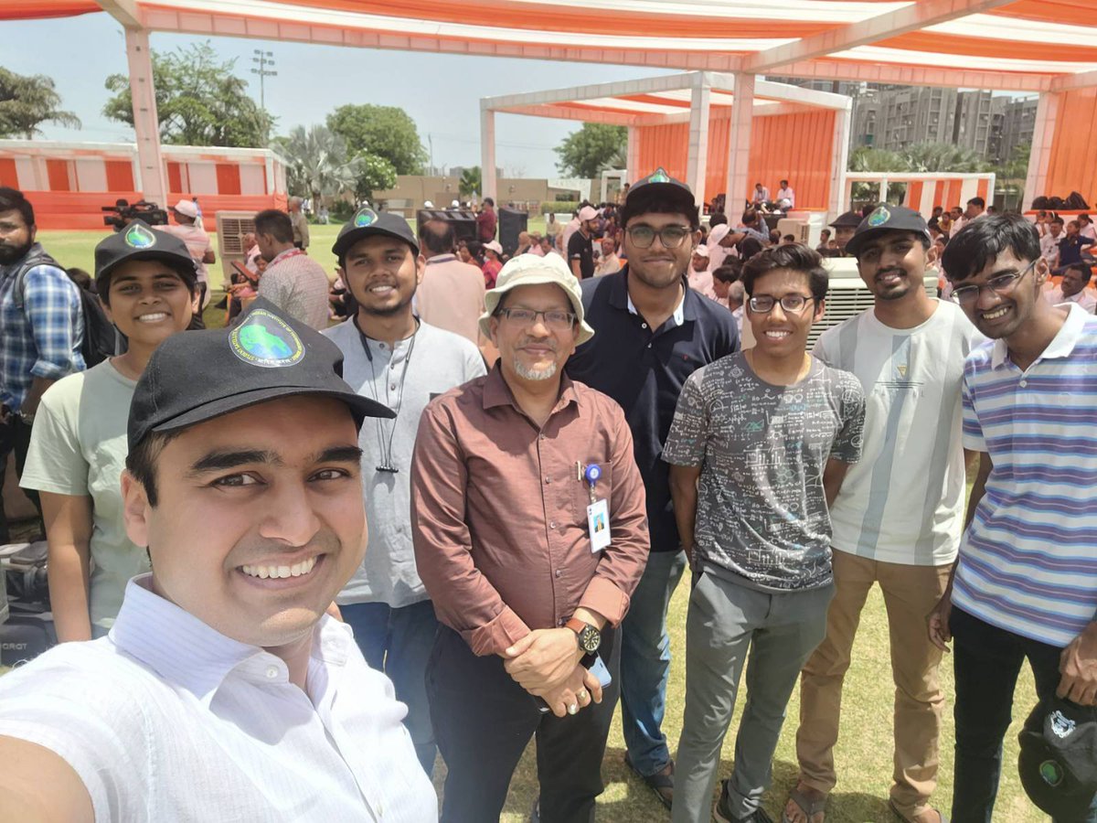SatlabIITB's tweet photo. Grateful to have the opportunity to meet Dr. Anil Bhardwaj, Director Physical Research Laboratory, Ahmedabad at CanSat India Competition 2024 Finals. 
The team also had the opportunity to visit @PRLAhmedabad and see the development of extremely exciting payloads. https://t.co/H1fN0vz3fc