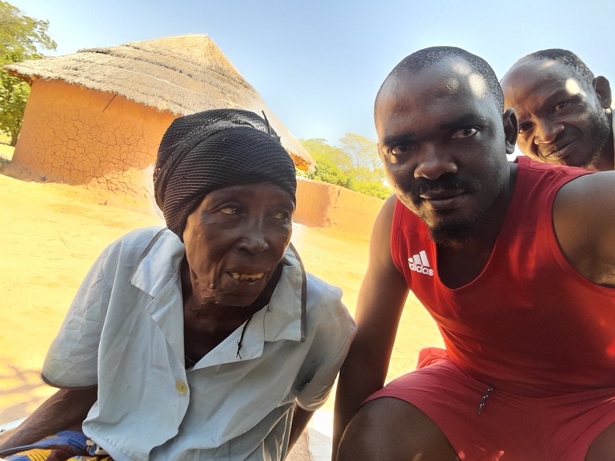 obertdube_poet's tweet photo. Today I visited Gogo Mettlia Sibanda in Lupane, Mzola Matshokotsha to give her what I got from well wishers.
Thank you so much to all who believe in my philanthropy. 
I wish to get more so that I help more. https://t.co/tQ0SQ8pbZV