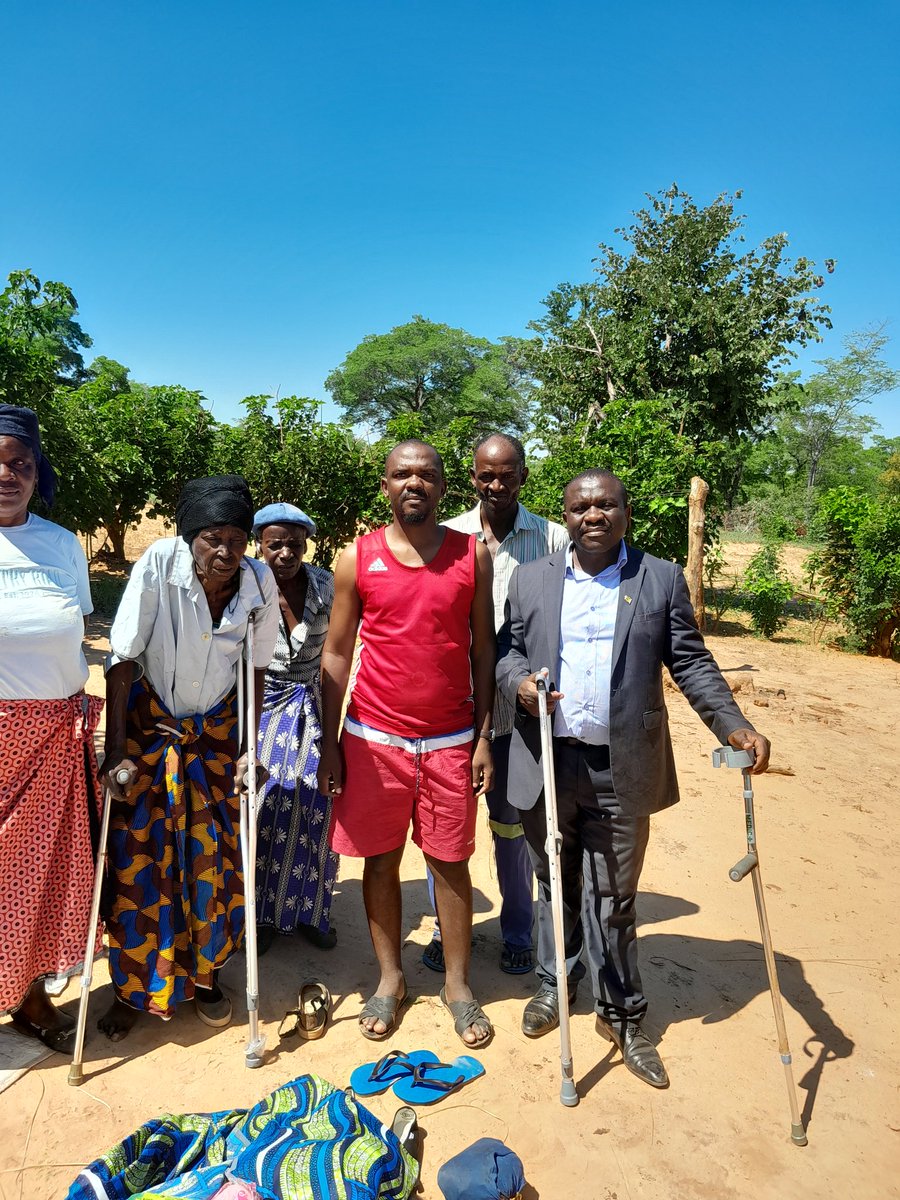 obertdube_poet's tweet photo. Today I visited Gogo Mettlia Sibanda in Lupane, Mzola Matshokotsha to give her what I got from well wishers.
Thank you so much to all who believe in my philanthropy. 
I wish to get more so that I help more. https://t.co/tQ0SQ8pbZV