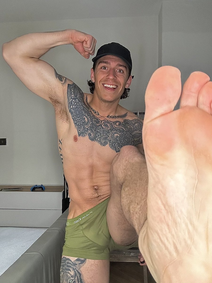 Suck on my big toe or sniff my armpit! Take your pick please… 😈