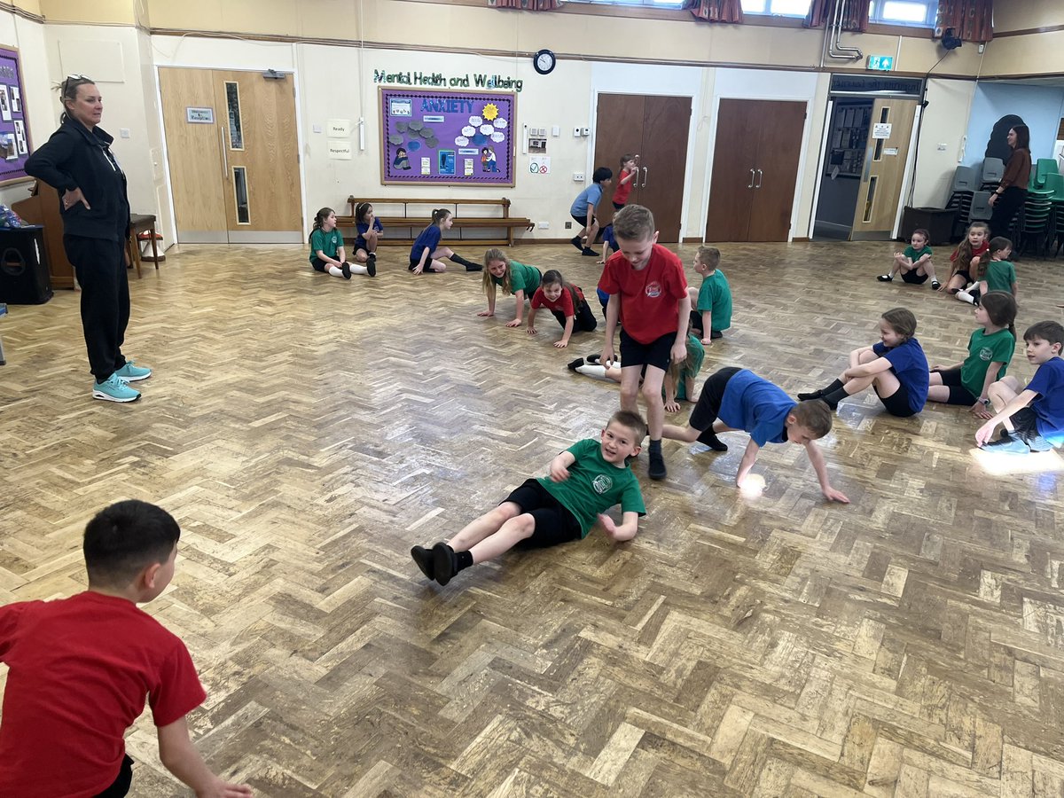 Class3Highpri's tweet photo. #ChanceToDance today we had a fab PE lesson where we learned some new ballet phrases and remembered the mimes for look, surprise, hide and listen! Here is a snippet of our short piece that we have named โthe triangle.โ๐ญ๐๐ผ https://t.co/Y9wlI3IriK