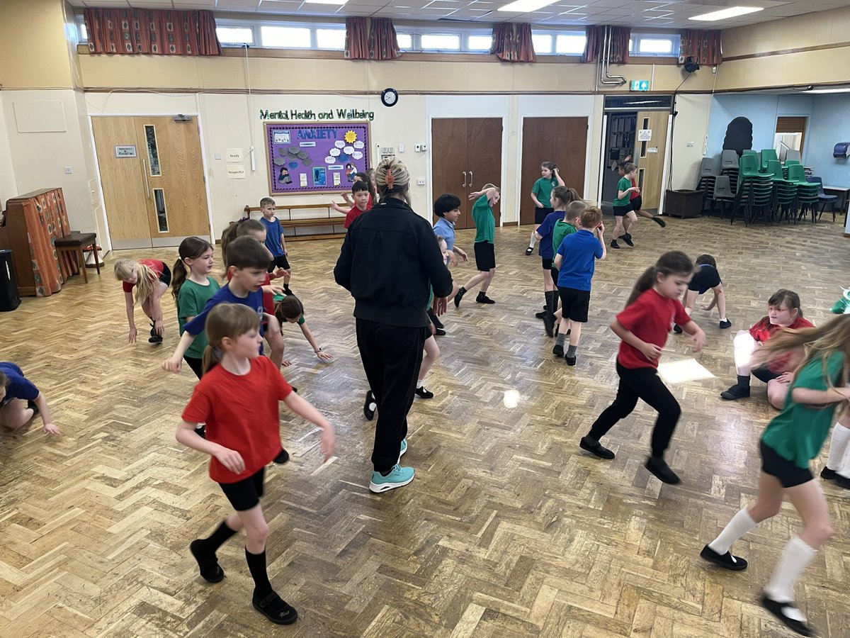 Class3Highpri's tweet photo. #ChanceToDance today we had a fab PE lesson where we learned some new ballet phrases and remembered the mimes for look, surprise, hide and listen! Here is a snippet of our short piece that we have named โthe triangle.โ๐ญ๐๐ผ https://t.co/Y9wlI3IriK
