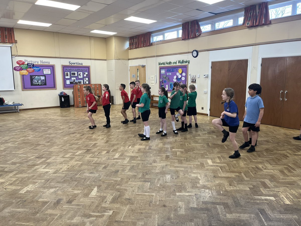 Class3Highpri's tweet photo. #ChanceToDance today we had a fab PE lesson where we learned some new ballet phrases and remembered the mimes for look, surprise, hide and listen! Here is a snippet of our short piece that we have named โthe triangle.โ๐ญ๐๐ผ https://t.co/Y9wlI3IriK