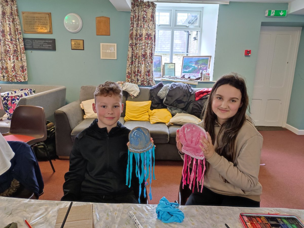 MiniExplorersPD's tweet photo. We looked at the effects of marine pollution &amp; discussed the impact on marine life @CelticDeep 🪼🐢 the children shared their knowledge of recycling ♻️ #ethicalinformedcitizens @PDCSPrimary &amp; crafted using offcuts of materials @iseasurf 🌊 @cymbrogifutures ♻️ https://t.co/64Yup9ky8C