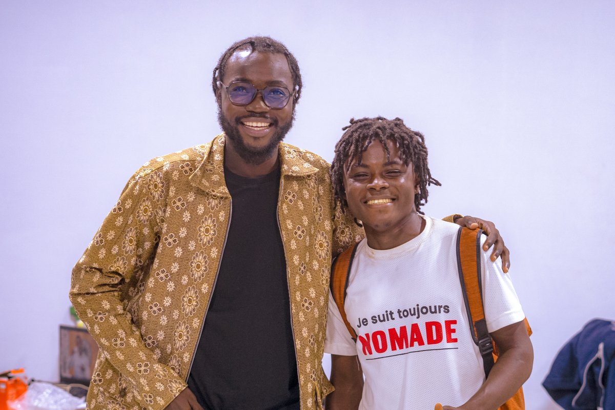mawutowoulawson's tweet photo. Regardez qui j'ai rencontré hier - @premiernomade 😅

On n'a pas passé beaucoup de temps ensemble mais ça a suffit pour me rendre compte de la force mentale du gars ! 🔥

Mais ses cheveux ne ressemblent étrangement pas à ceux de médusa ? 😹 https://t.co/5qhwcXgyin