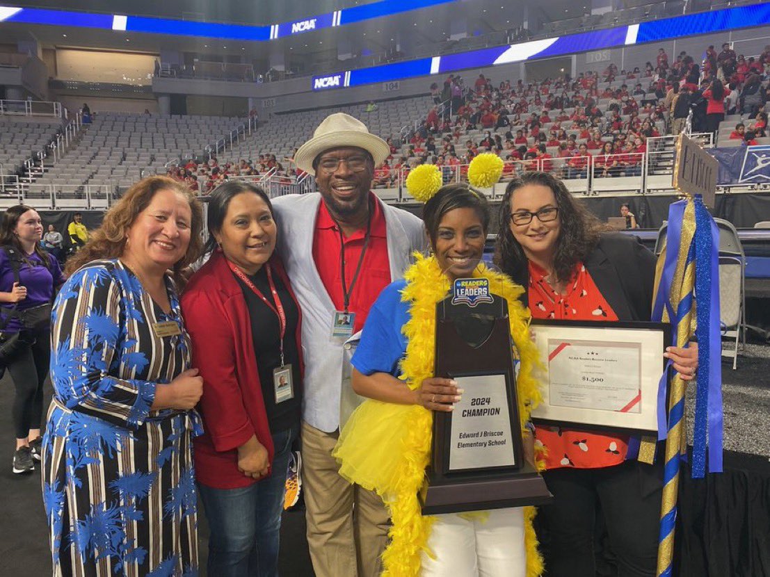 Celebrating the amazing dedication of our students and staff at Briscoe for fostering a vibrant culture of reading! 📚 @FortWorthISD