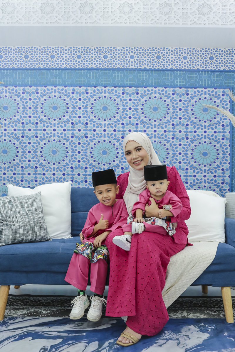 EzzaTiger's tweet photo. ootd  #QiszarTimelessRaya2024 wif my kiddos..kiddos my pengganti arwah suami..segalanya untuk mereka..📸 #raya2k24 #mamiqarlls #rayqarll #hayqarll #theqarlls #teamrayabatupahat #abgadikpalingraya https://t.co/2RdISJbSUG