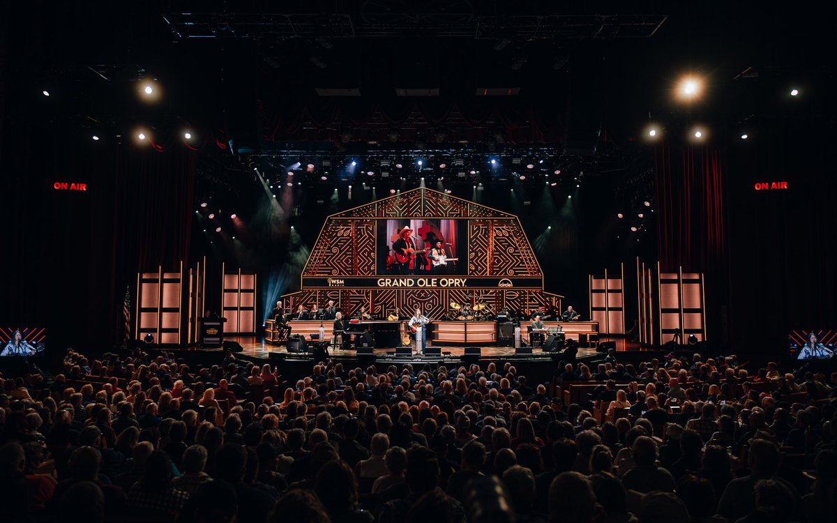 My dreams comes true every time I step into that circle ✨ what a magical night at the @opry Country Classics - I had so much fun getting to meet so many of you - my heart was full to the brim with love and country music by the end of the night🖤