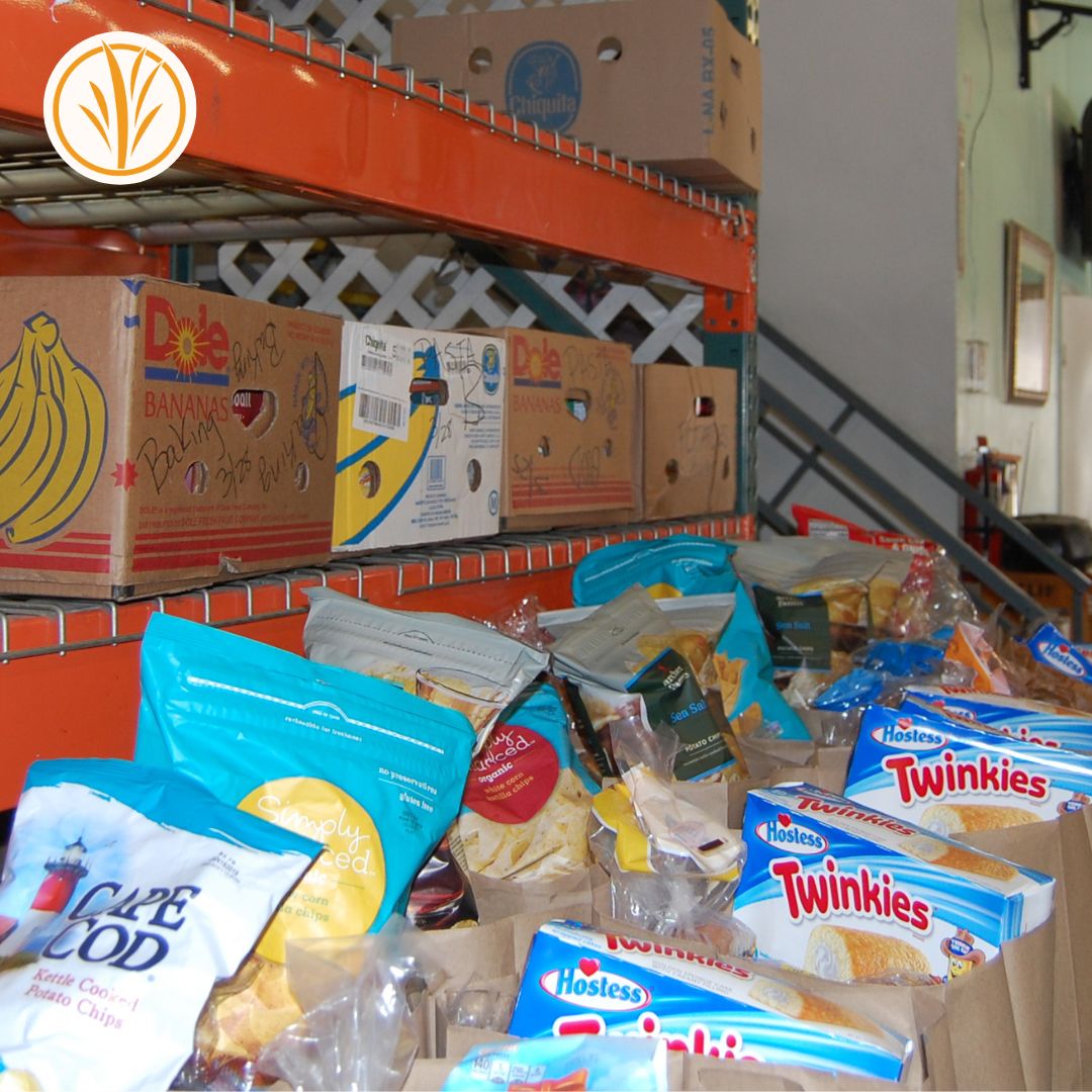 #FoodDonations are always encouraged! Our recommended food list includes spaghetti, jelly, granola bars, chips, and juice. See what else you can donate ➡️ bit.ly/414e1kv #FoodPantry