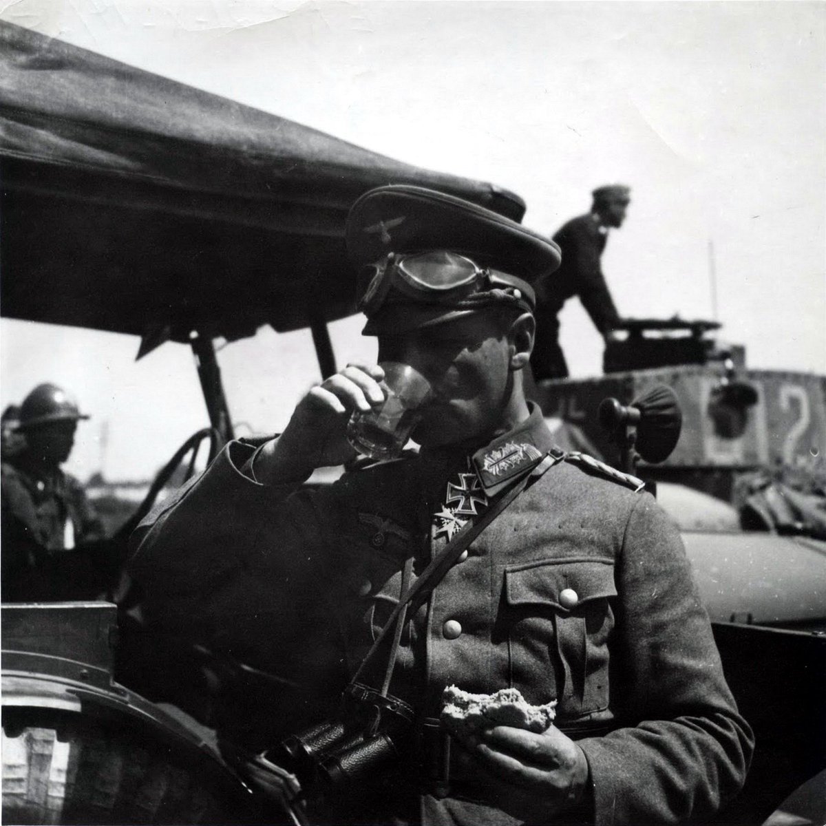 Kuzey Afrika'da çarpışmaların sürdüğü günlerde Alman Afrika Kolordusu Komutanı Erwin Rommel'e ait bir fotoğraf - 1942.