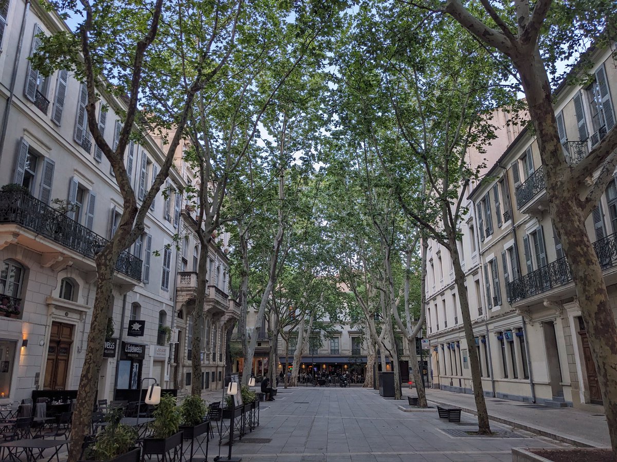 This kind of urban landscape should just be the norm in every European city; chapeau, Nîmes.