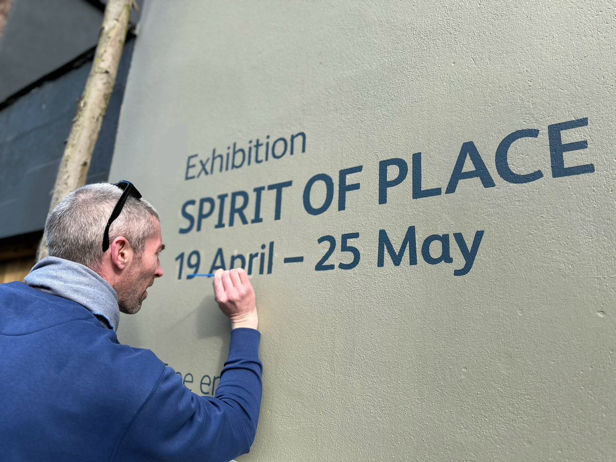 The #sign is up! No better man for the job as Andrew @AG_Signwriter ✍️ In the era of digitalisation I appreciate even more the magic that hand painted signs offer SPIRIT OF PLACE | Gerard Byrne 19 April - 25 May 2024 Free Entry #GerardByrne #artgallery #exhibition #Dublin #art