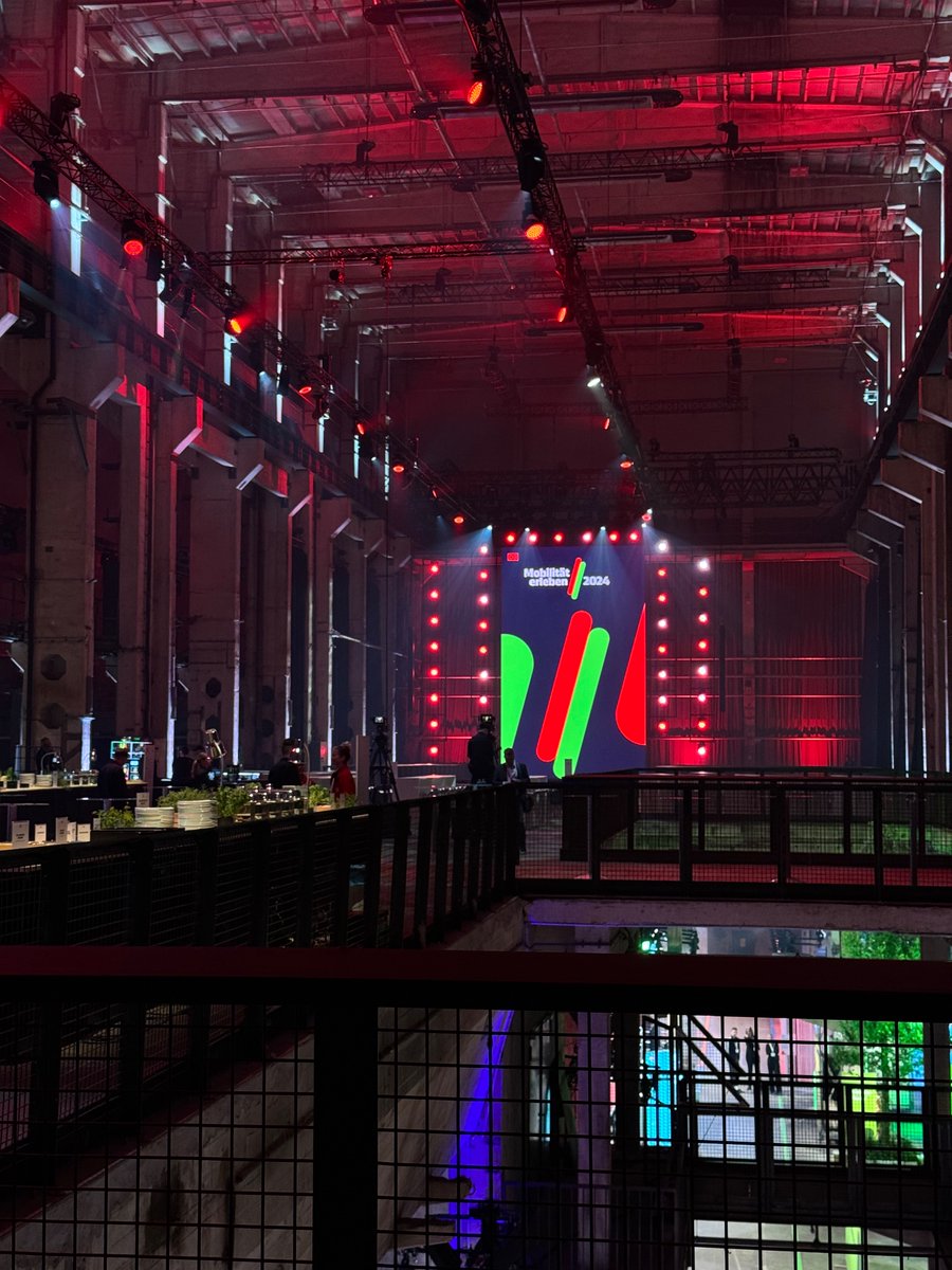 TimatixEU's tweet photo. Heute fand die Mobilität erleben der @DB_Bahn im Kraftwerk in Berlin statt. Die Highlights gibt’s in den nachfolgenden Posts:

#dbme https://t.co/rcKrFZKejI