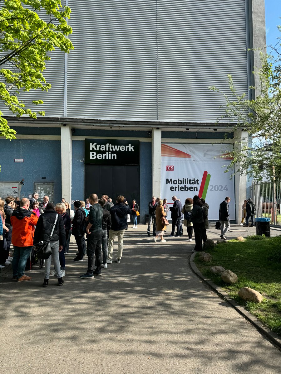 TimatixEU's tweet photo. Heute fand die Mobilität erleben der @DB_Bahn im Kraftwerk in Berlin statt. Die Highlights gibt’s in den nachfolgenden Posts:

#dbme https://t.co/rcKrFZKejI