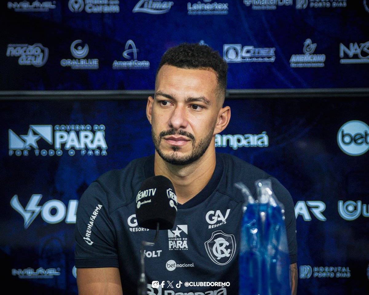 Na tarde desta quarta-feira (17), o novo volante azulino João Afonso foi oficialmente apresentado no Banpará Baenão. 

📸 Samara Miranda/ASCOM Remo 
#OReiDaAmazônia