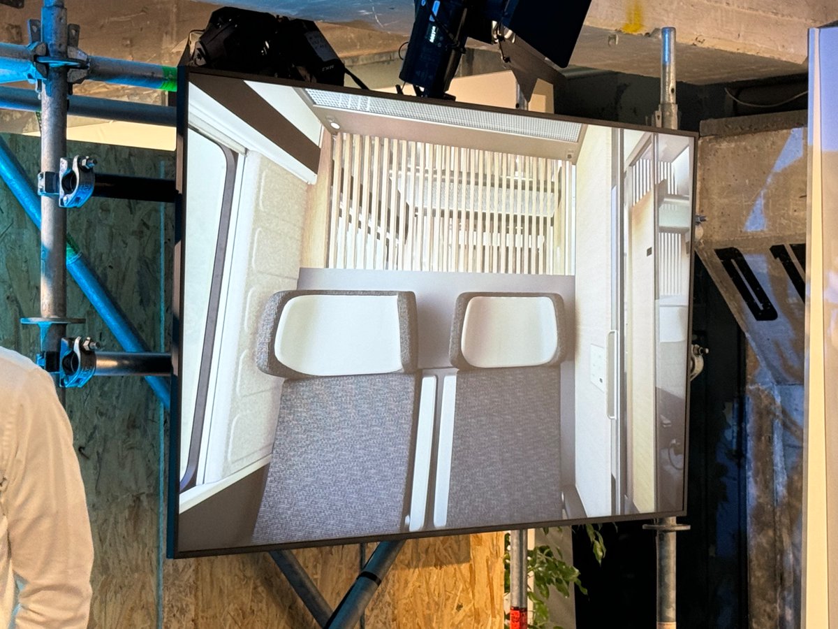TimatixEU's tweet photo. Wir durften Feedback zu neuen Sitzkonzepten geben. Hier ging es um Privatsphäre und ein neues Reiseerlebnis: Abteile, in denen man die Durchsichtigkeit der Tür, Helligkeit und Temperatur anpassen kann. #dbme https://t.co/odY10ghgGd