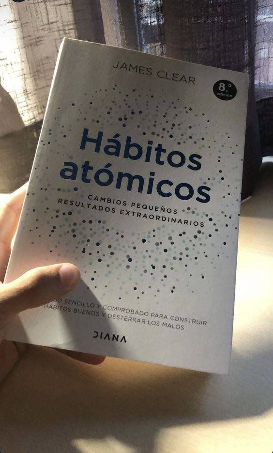 PropositoyVida's tweet image. Os piden que hagáis una LISTA con los "100 libros que TODO el MUNDO debería LEER antes de MORIR".
¿Qué libro añadirías ahí?
Empiezo yo: "Hábitos Atómicos".