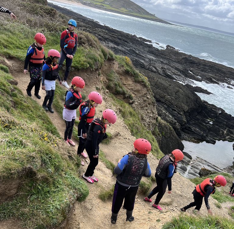 LEOforestschool's tweet photo. 📸 @surfsouthwest 

Spectacular afternoon in Croyde with @cheamparkfarm. The opportunity to go coasteering in such a special location has been so exciting for all the children.

@Kingswood_ #CPFDevon24 🌊  🪨 https://t.co/bQxP8bTMDN