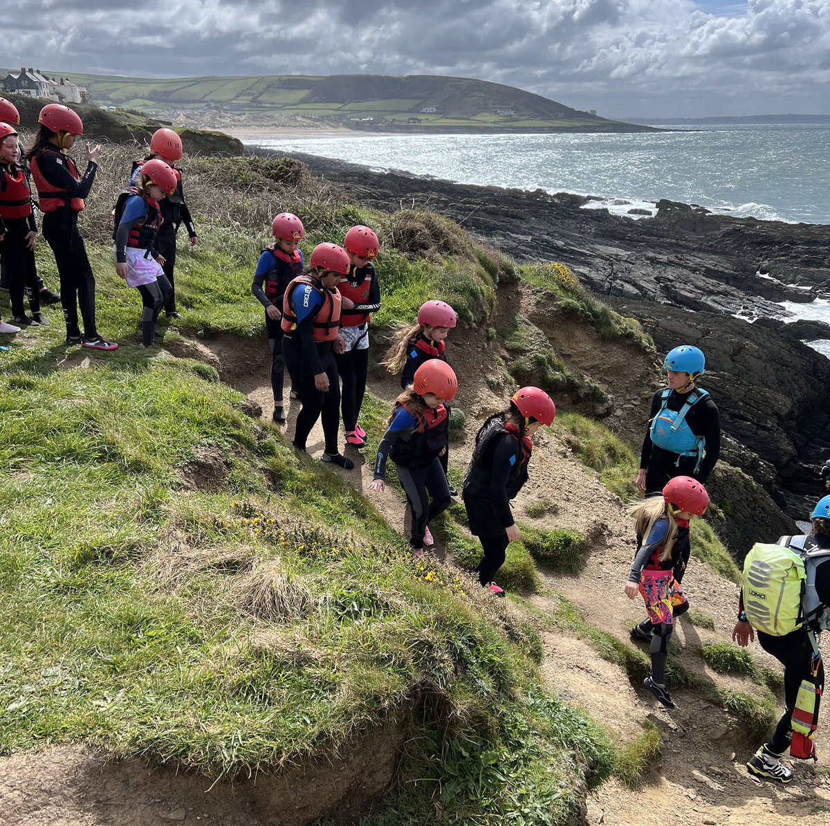 LEOforestschool's tweet photo. 📸 @surfsouthwest 

Spectacular afternoon in Croyde with @cheamparkfarm. The opportunity to go coasteering in such a special location has been so exciting for all the children.

@Kingswood_ #CPFDevon24 🌊  🪨 https://t.co/bQxP8bTMDN