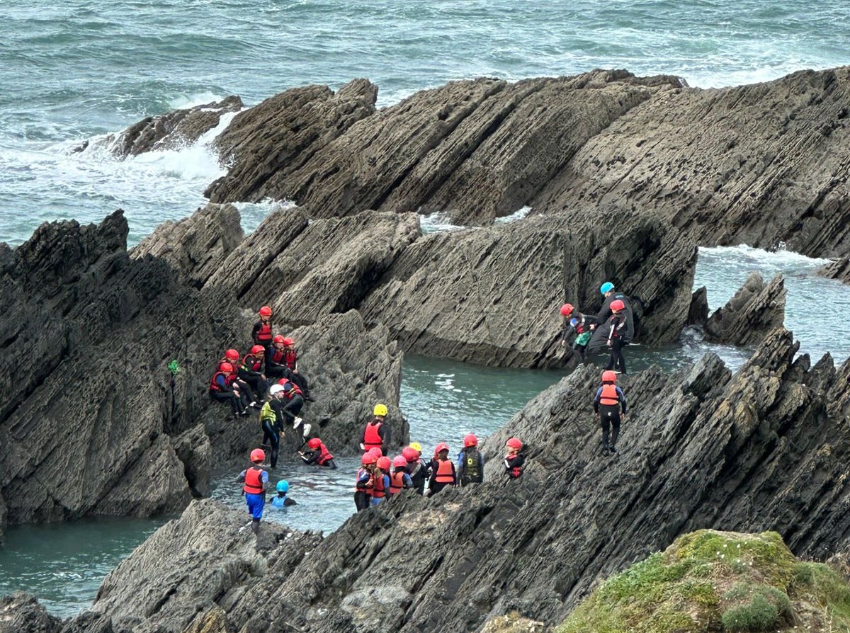 LEOforestschool's tweet photo. 📸 @surfsouthwest 

Spectacular afternoon in Croyde with @cheamparkfarm. The opportunity to go coasteering in such a special location has been so exciting for all the children.

@Kingswood_ #CPFDevon24 🌊  🪨 https://t.co/bQxP8bTMDN