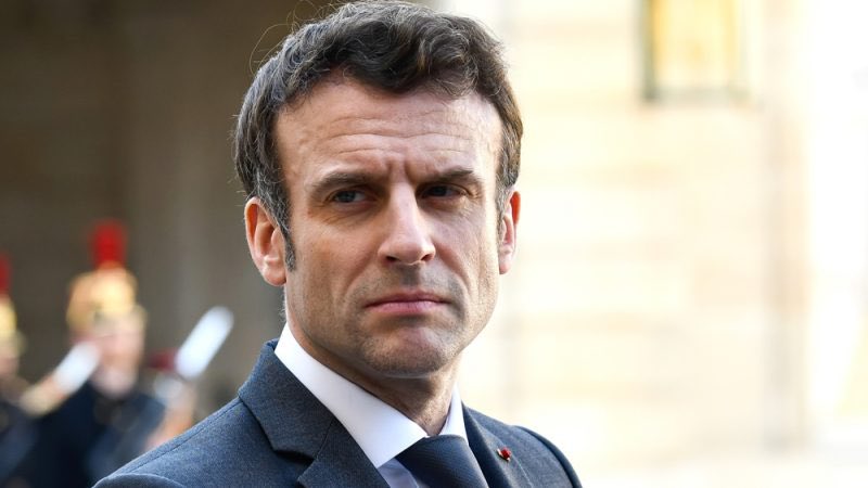 Il porte plainte contre un homme digne #MarcDoyer Il le fait arrêter par 15 policiers à 6h du matin et garder à vue. Finalement plainte classée sans suite. La honte Macron.