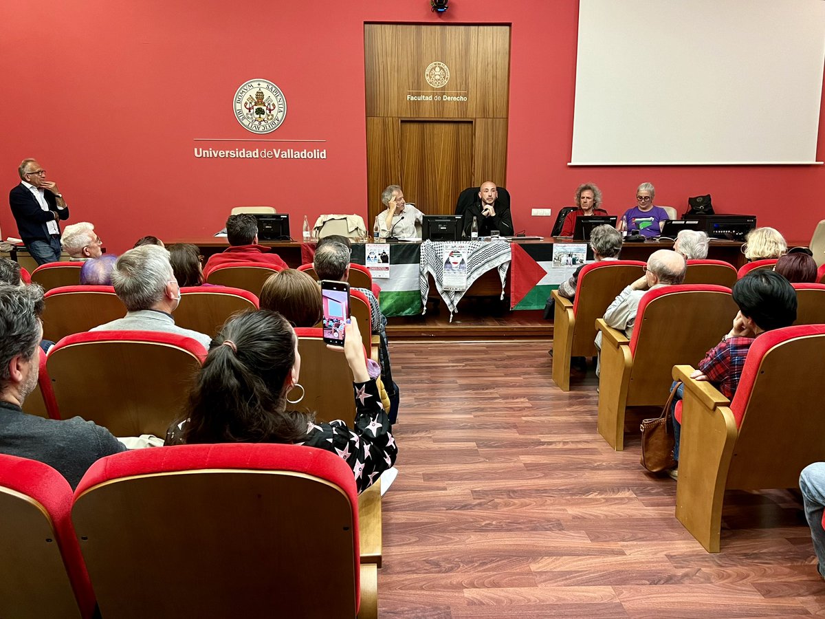 En la charla “Comunicación sobre Palestina. La imposibilidad de una paz sin justicia”, a cargo del fotoperiodista @JulioZamarron. Se trata del tercer acto de las #XJornadasValladolidPalestina, organizadas este año bajo el nombre “Contra el Genocidio, Solidaridad”. @VallaPalestina