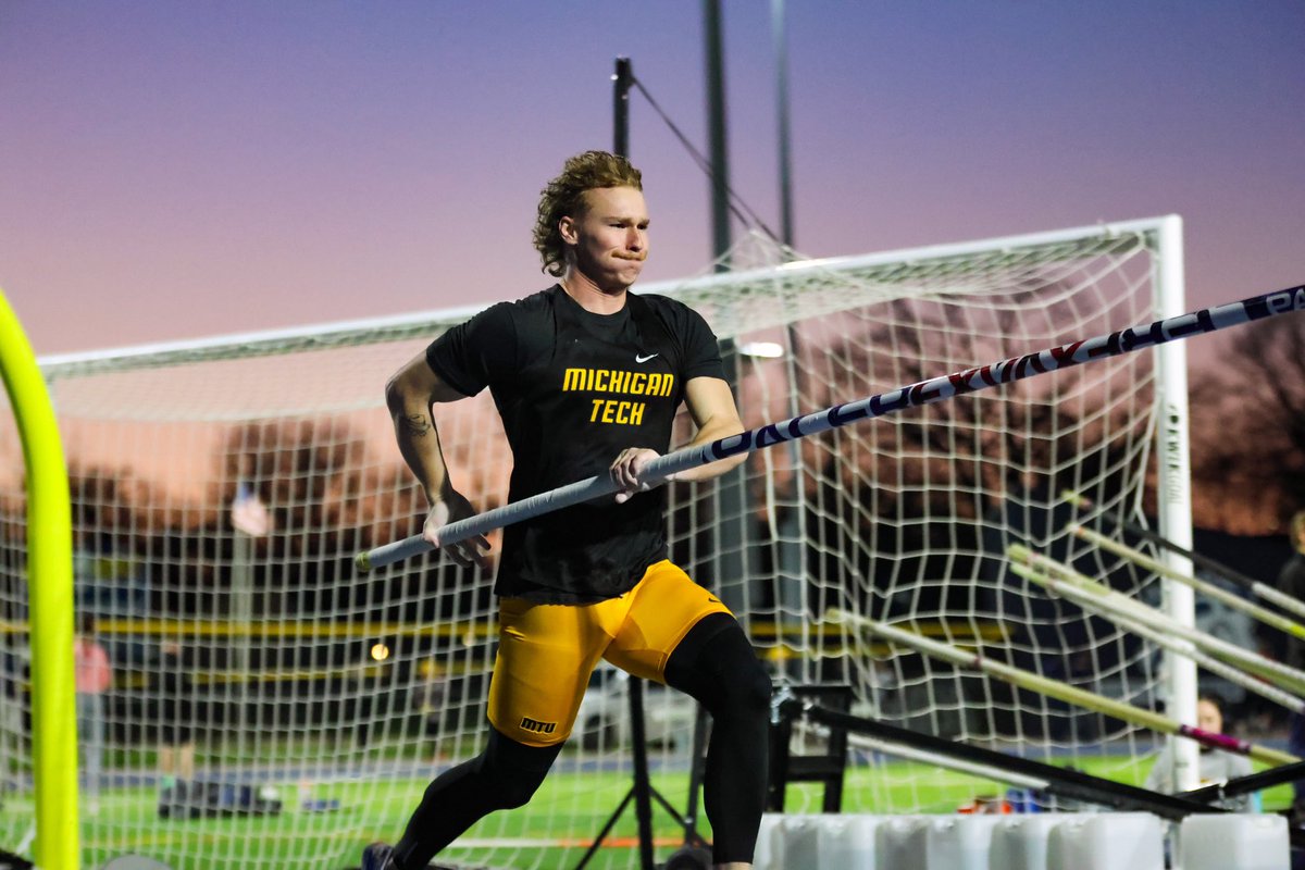 Scenes from the Mustang Distance Carnival & Open 📸 Back in action this weekend at the Phil Esten Challenge #FollowTheHuskies | #PullTheSled