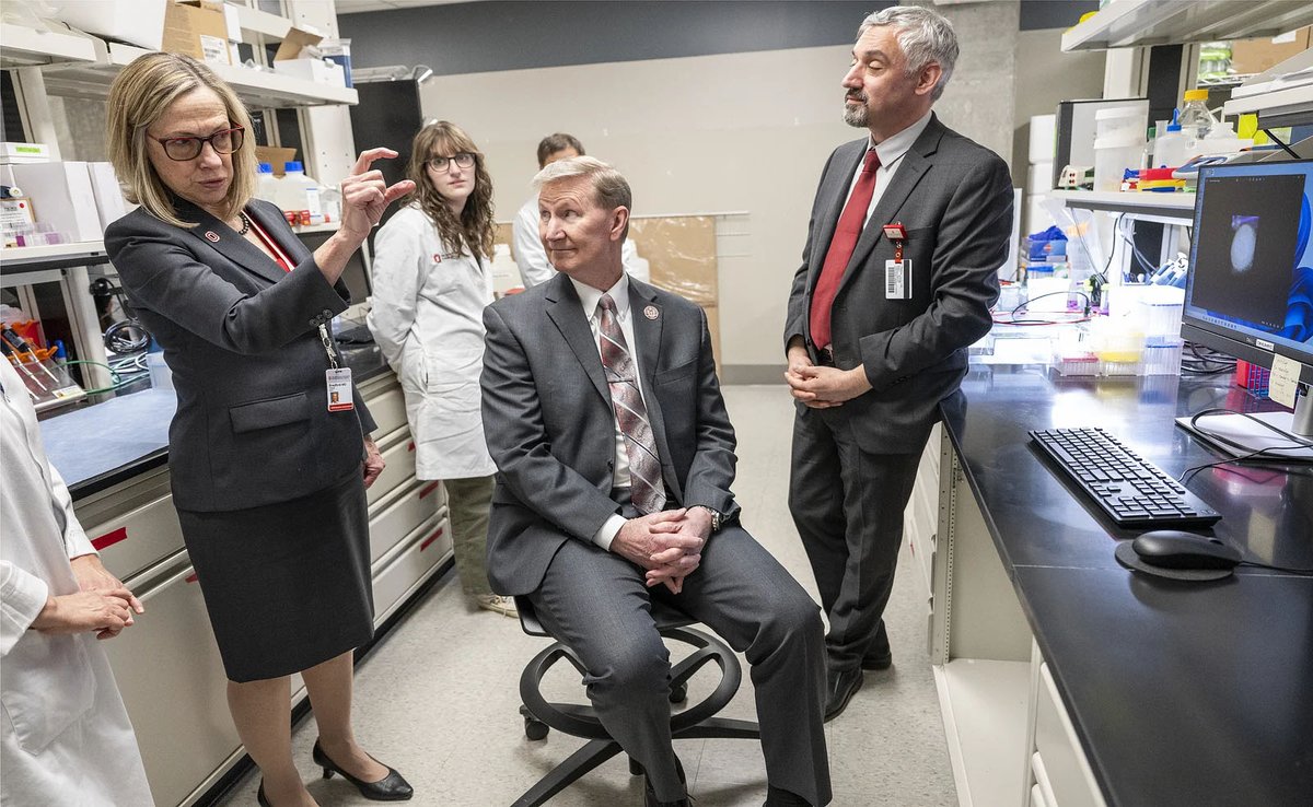 It was a treat to have @OhioStatePres, @DeanBradfordMD & @OSUMEDViceDean visit @HundLab in the #DHLRI last week! @OhioStateMed @OSUWexMed