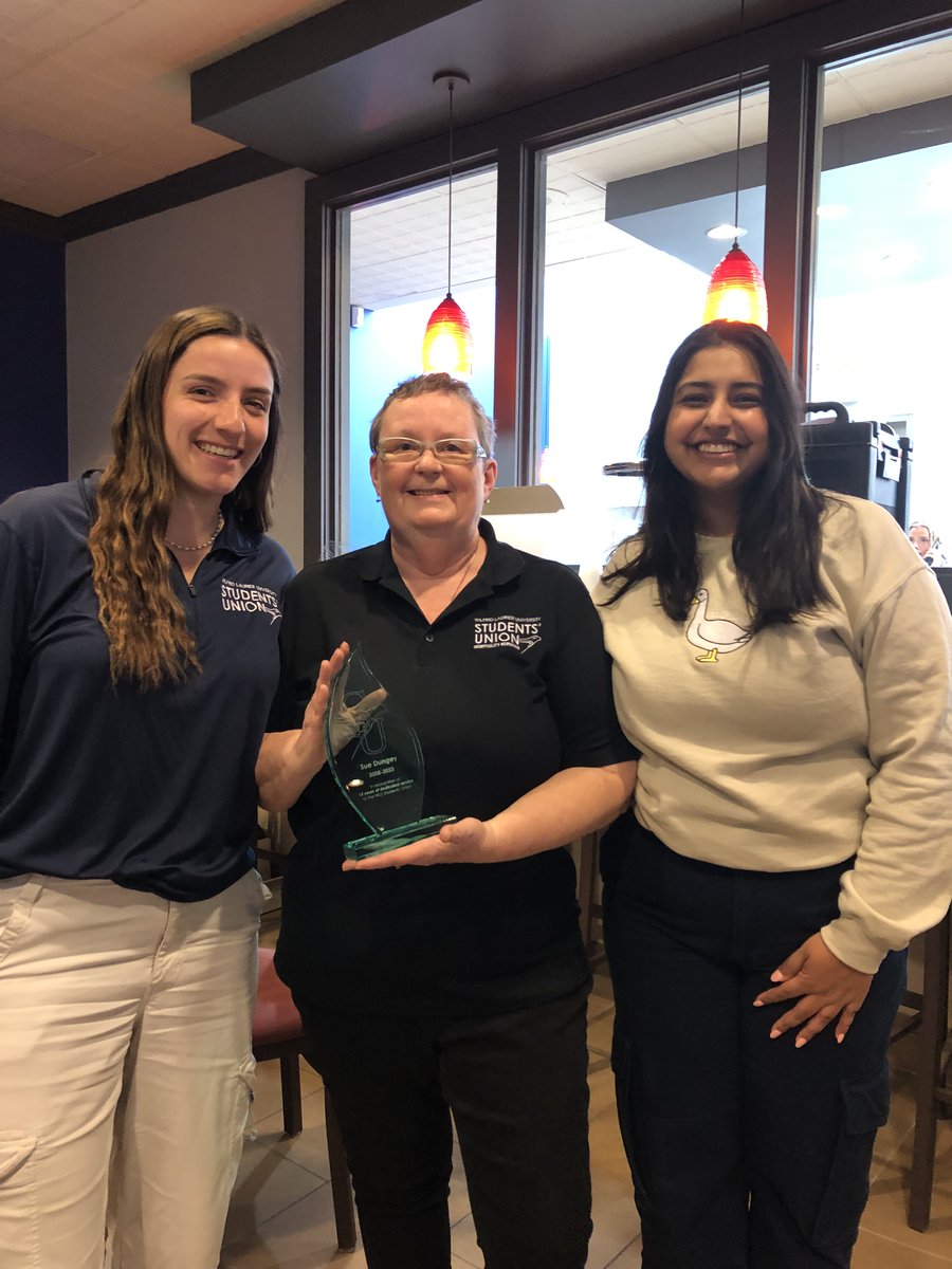 Wonderful to join students + colleagues @ The Belmont in One Market to celebrate Sue's 25th year at the #Brantford campus + 15th year with the Students' Union. In the words of one student leader, "she's always warm + welcoming and makes you feel like you're at home." Thanks Sue!