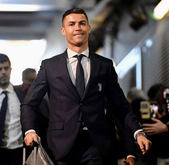 🚨💰| Cristiano Ronaldo has won his legal battle with Juventus over his wage dispute. Juventus will have to pay the €19.5M they owe him.