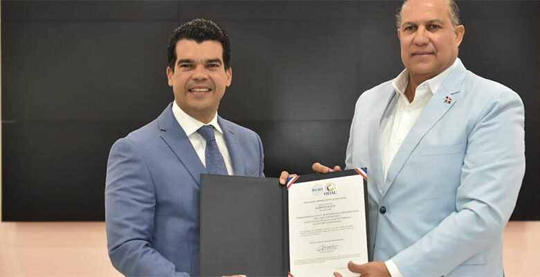 Laboratorio Nacional de Referencia Calidad de Agua Ing. Marco Rodríguez del INAPA recibe acreditación del ODAC ciudadoriental.com/laboratorio-na… #INAPA #ODAC