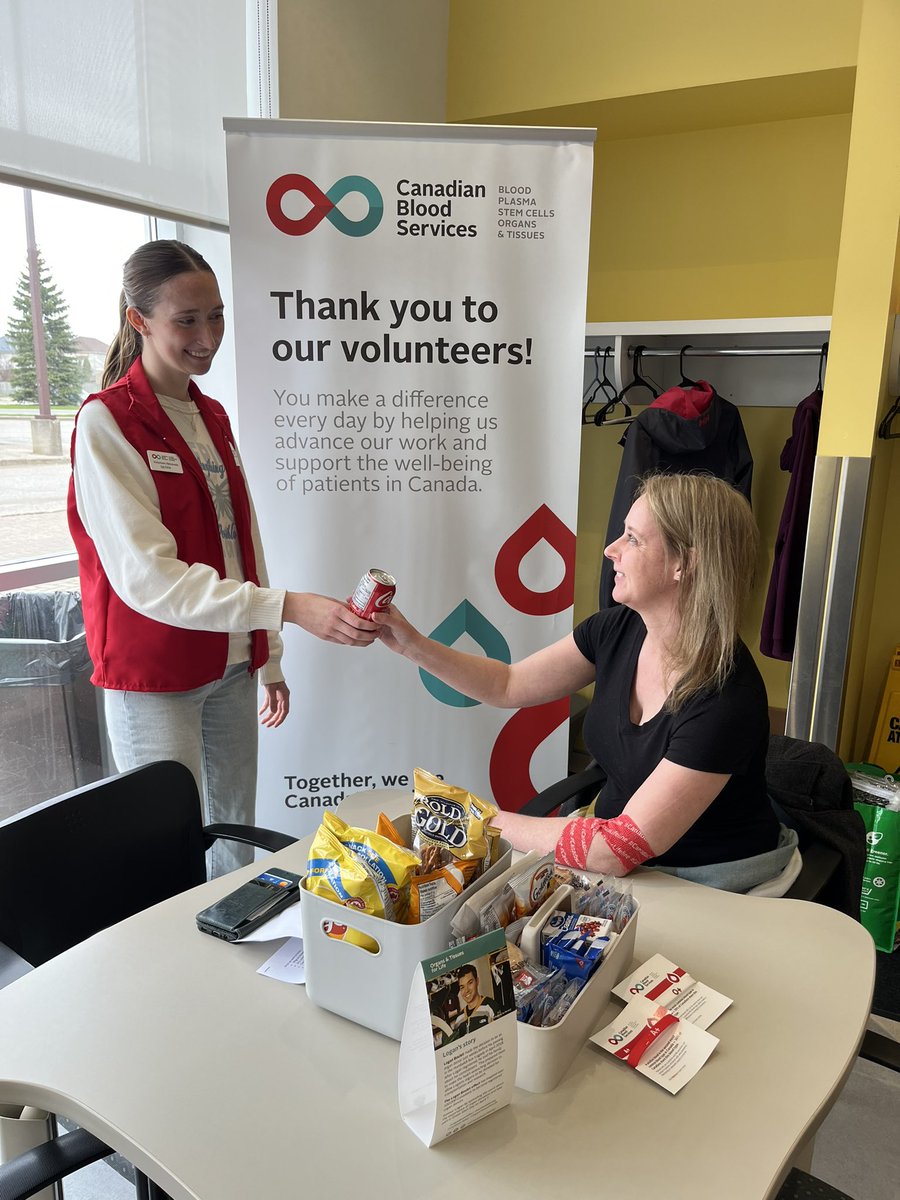 Thank you to Sierra and ALL the amazing volunteers, you’re an integral part of the @CanadasLifeline and @LifelineOntario donation community! Your smiles, kind greetings - and yes snacks - enhance our donation experience :)