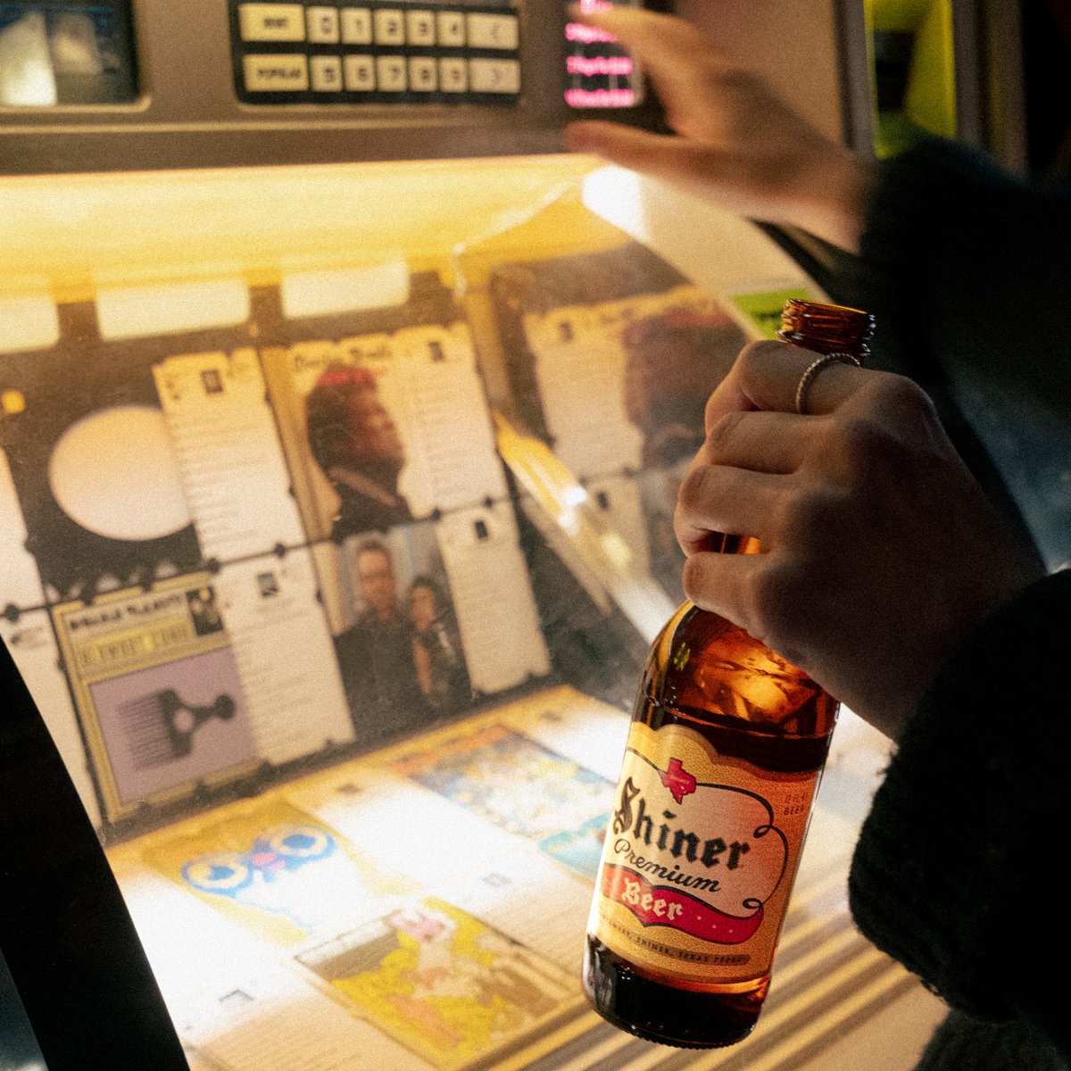 If you don't know what to pick, just go with a classic 🍺 🎶 What song do y'all think goes best with a Shiner Premium?