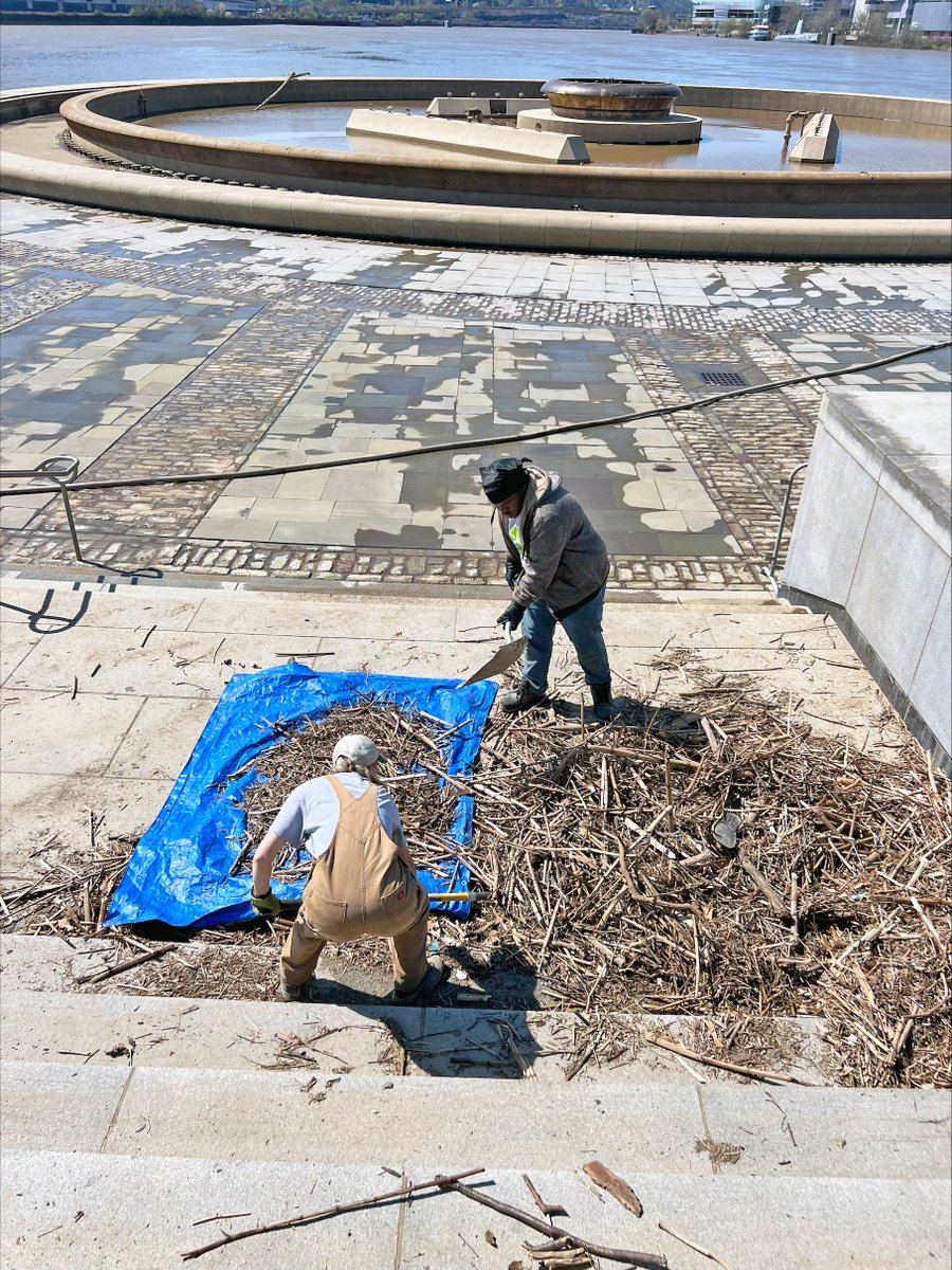 DCNRnews's tweet photo. Members of the 9-month Pittsburgh and Meadville #PaOutdoorCorps crews are helping clean up #PointStatePark after two historic floods. @GovernorShapiro’s proposed 2024-25 budget builds on success of the Outdoor Corps with a $5 million investment in expanding the program. #PaProud https://t.co/GqjKgcXMCi