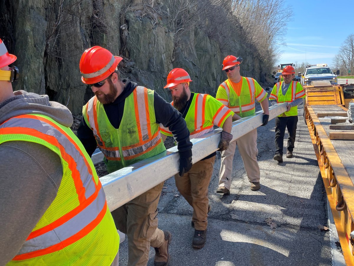 nyspolice's tweet photo. Troopers are in and around work zones helping our DOT workers during National Work Zone Awareness Week.

Please slow down, obey all traffic control, and do your part to make sure everyone gets home safe.

https://t.co/HdWfLxDPY2 https://t.co/zrjhS63b1Y