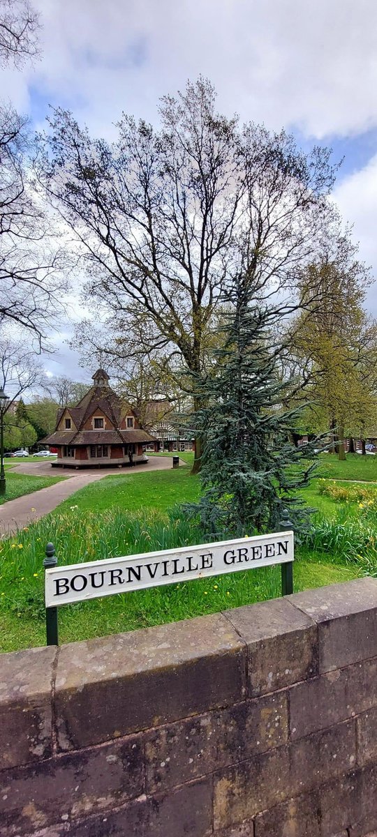 Spring has sprung in Bournville 🌺 🌳 🌼 🌷
