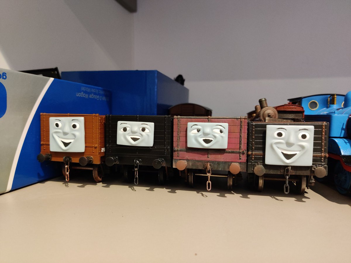 Not quite finished, but the orange FQC wagon has been significantly dirtied down with grime and stone dust. Also the little buggers wish you a happy #wagonweds! 🎭 By @Thomasmodeller1 🖨️ By @DanielLongEAP Cheers muchly chaps :D