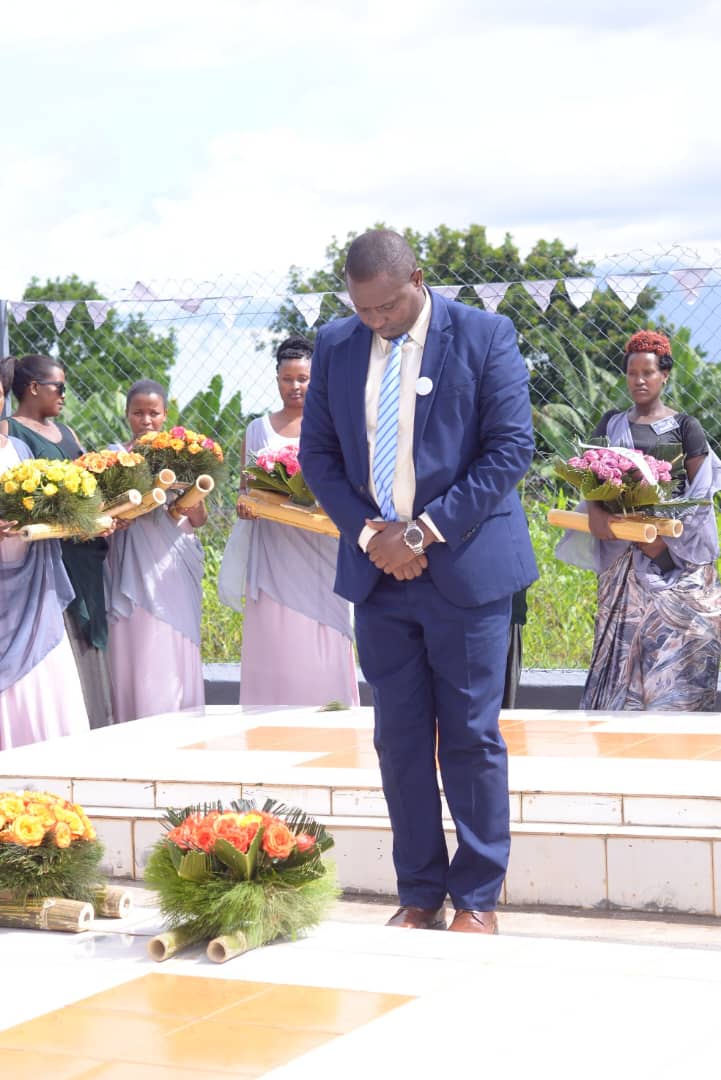 Kuri uyu munsi tariki ya 17/04/2024, Komite ya Ibuka ifatanije n'ubuyobozi bw'umurenge hamwe n' abaturage b'umurenge wa Munyaga n'inshuti zawo bifatanije mu gikorwa cyo kwibuka no kunamira abatutsi bishwe muri Jenoside yakorewe abatutsi muri mata 1994 .