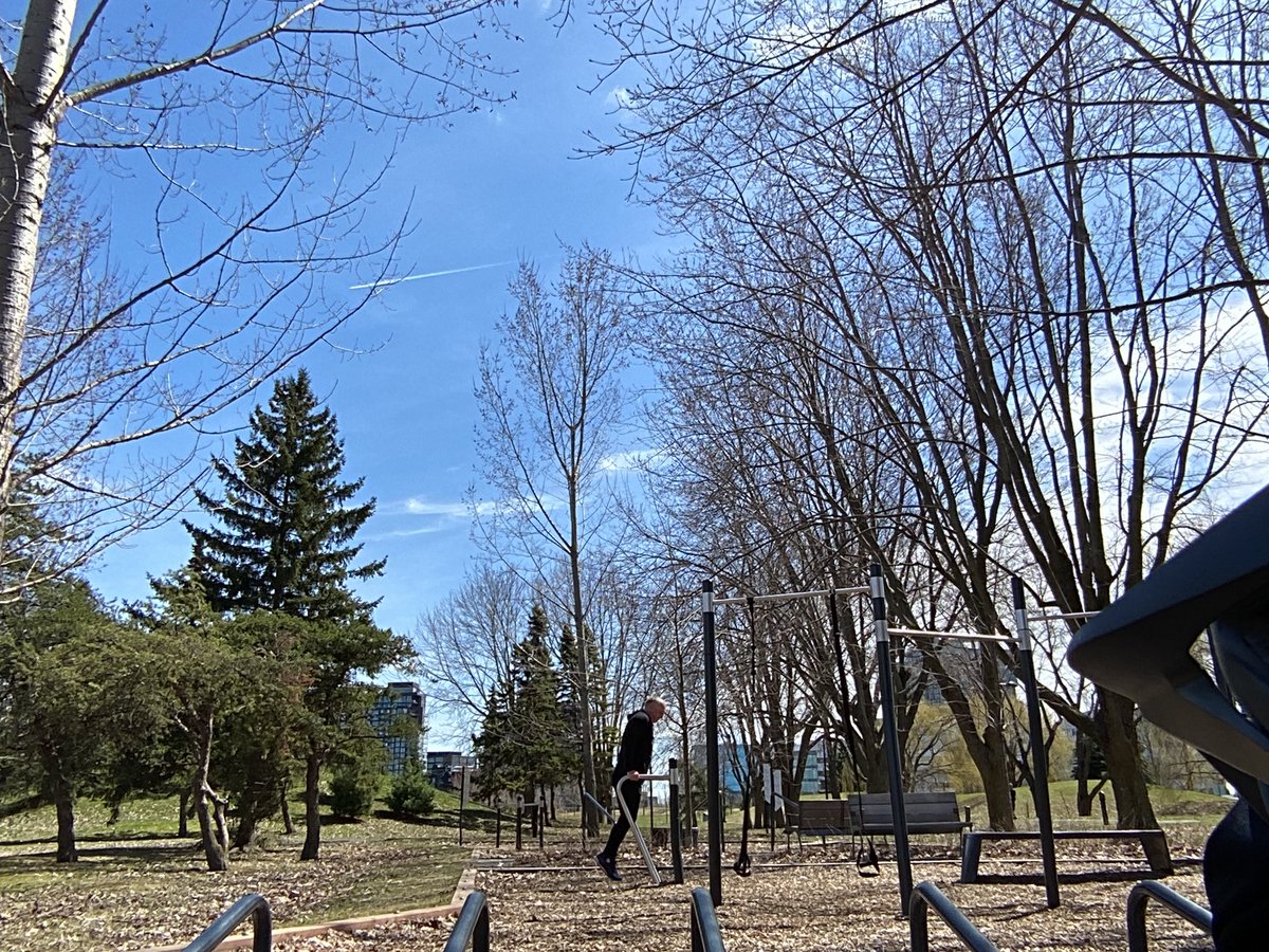 rex88ter's tweet image. Outdoor workout today, 4x 200 meter hill run, fit park workout  and lunch in the park. Good afternoon. #aprilchallenge @321gaux
